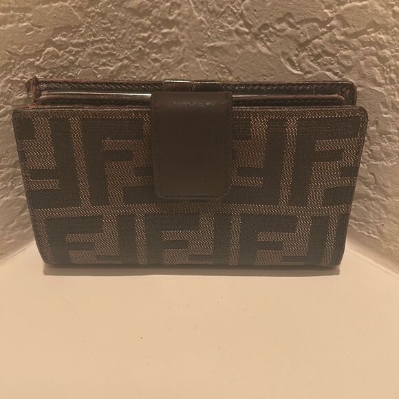 Fendi Signature Zucca Pattern Kisslock Wallet Brown Compact Bifold Cardholder - Picture 1 of 16